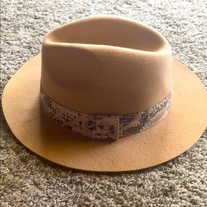 Fake Snakeskin hat for fall!